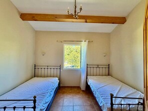 5 Schlafzimmer, Bügeleisen/Bügelbrett, WLAN, Bettwäsche