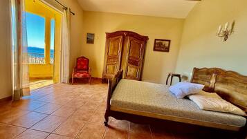 5 chambres, fer et planche à repasser, Wi-Fi, draps fournis
