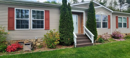 
Mountain Retreat in Blue Ridge Mountains. Privacy!  Owner Managed.