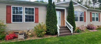
Mountain Retreat in Blue Ridge Mountains. Privacy!  Owner Managed.