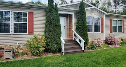 Mountain Retreat in Blue Ridge Mountains. Privacy! Owner Managed.