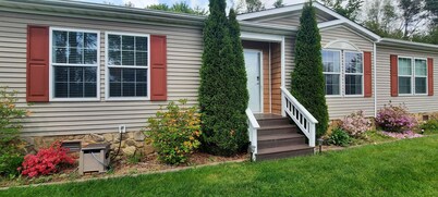 Mountain Retreat in Blue Ridge Mountains. Privacy! Owner Managed.