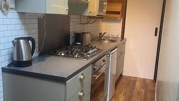 Cabin, 2 Bedrooms, Terrace | Bahagian dalam