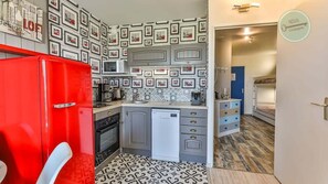 Kühlschrank, Mikrowelle, Ofen, Geschirrspüler