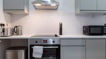 Fridge, microwave, oven, coffee/tea maker