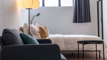 1 bedroom, desk, iron/ironing board, internet