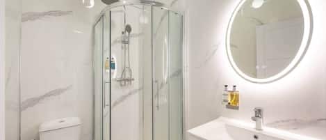 Shower, hair dryer, towels