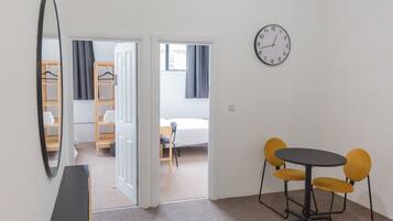 1 bedroom, desk, internet, bed sheets