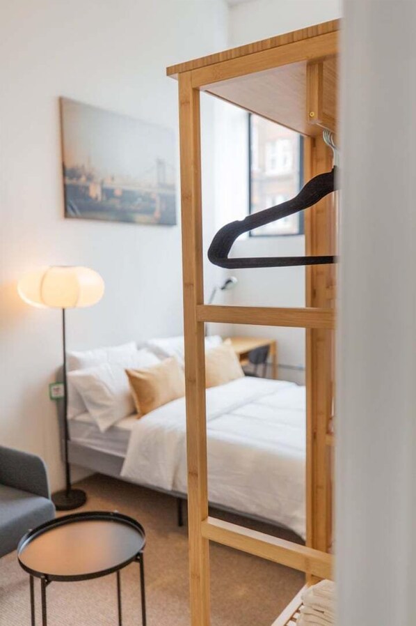 1 bedroom, desk, iron/ironing board, Internet - Cozy retreat in North London (London)