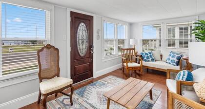 Sunset Breeze - Waterfront!