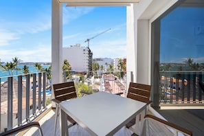 Outdoor dining - Cozy and Beautiful Loft With Roof Garden and Incredible Pool D403 (Bucerías)