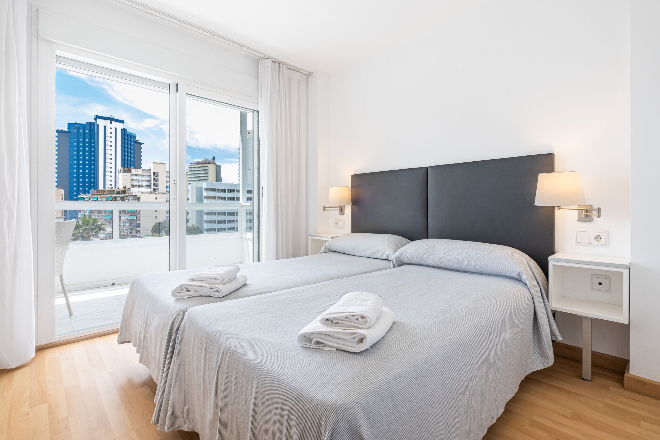 Een strijkplank/strijkijzer, gratis wifi, beddengoed