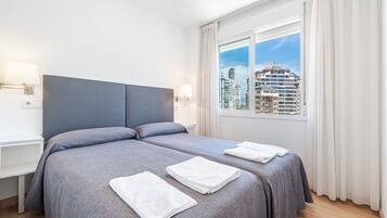 1 slaapkamer, een strijkplank/strijkijzer, gratis wifi, beddengoed