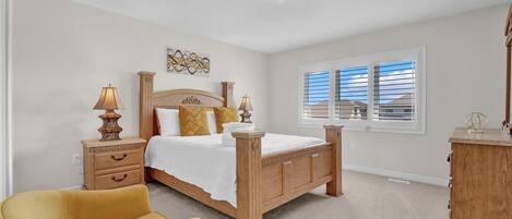 3 bedrooms, desk, iron/ironing board, WiFi