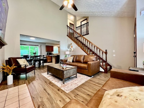 Newly Remodeled Charming home Liberty Twp.
