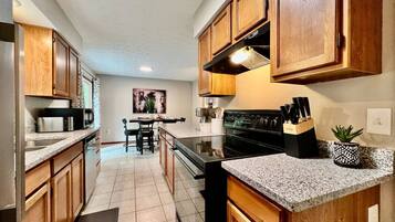 Refrigerador, microondas, horno y lavavajillas