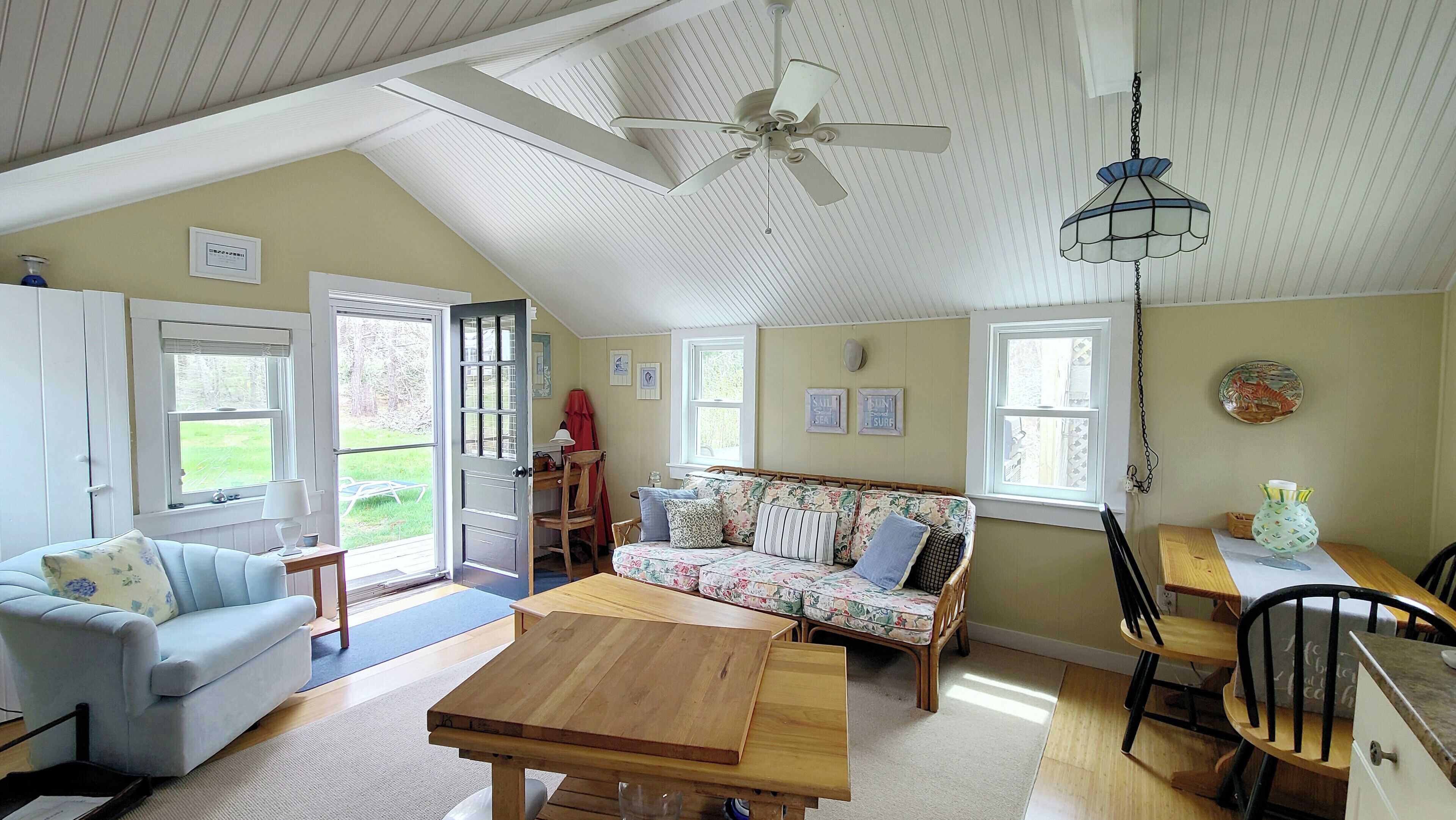 BRAND NEW LISTING--Light & Bright 2BD Cottage--A/C, Deck, Walk to Powers Landing or Mayo Beach