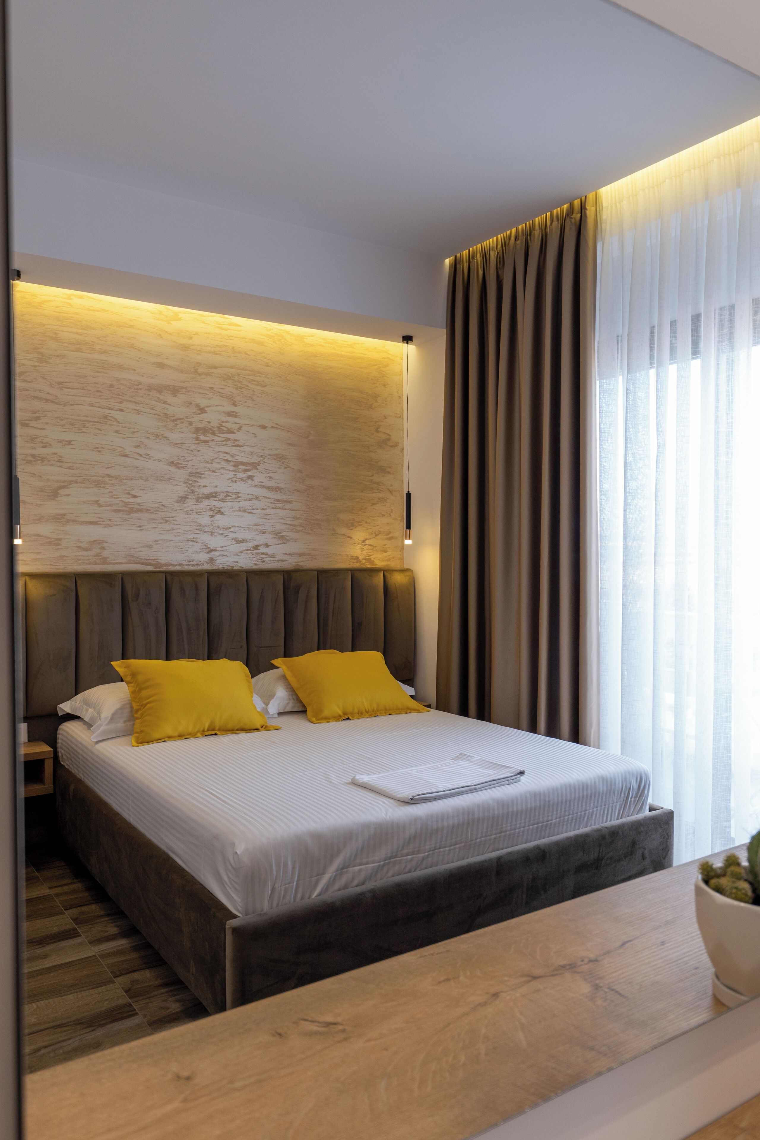Deluxe Double Room (2 adults +1 child) | Soundproofing, free WiFi