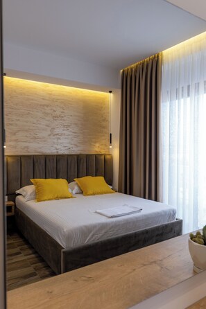 Deluxe Double Room (2 adults +1 child) | Soundproofing, free WiFi - Hotel Flori (Sarandë)