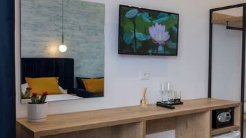 Deluxe Double Room (2 adults +1 child) | Soundproofing, free WiFi