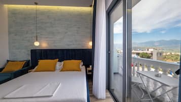 Deluxe Double Room (2 adults +1 child)