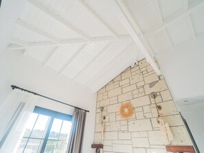 Rom – standard | Sengetøy av topp kvalitet, minibar og strykejern/-brett