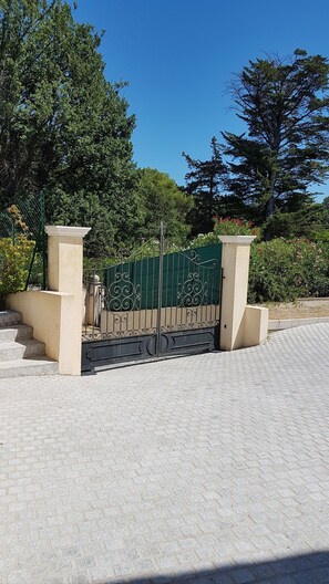 Enceinte de lâhĂ©bergement