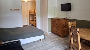 Unclassified image, 5 of 14, button - 4th floor, balcony, tv, ski locker, 28m², Brides Les Bains (Brides-les-Bains)