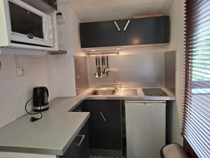 Jääkaappi, mikroaaltouuni