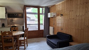 Unclassified image, 2 of 14, button - 4th floor, balcony, tv, ski locker, 28m², Brides Les Bains (Brides-les-Bains)