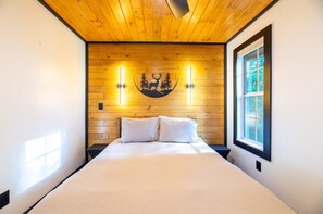 4 bedrooms, desk, iron/ironing board, free WiFi