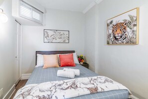 1 chambre, fer et planche à repasser, Wi-Fi, draps fournis