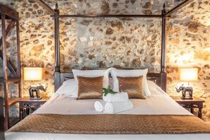 Family Quadruple Room, Multiple Beds, Garden View | Free WiFi, bed sheets - Mas Campassol (Sant Feliu de Pallerols)