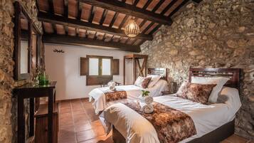 Standard Double or Twin Room, Garden View | Free WiFi, bed sheets