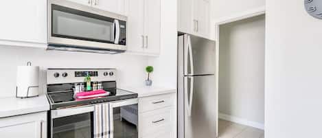 Fridge, microwave, stovetop, dishwasher