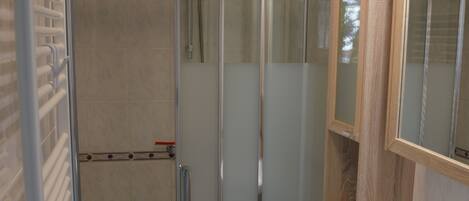 Douche, papier de toilette