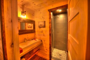 Dutxa, assecador de cabells, tovalloles i sabó 