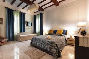 4 Schlafzimmer, Schreibtisch, Bügeleisen/Bügelbrett, WLAN