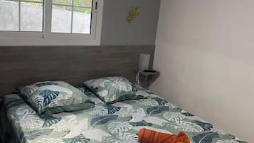 2 bedrooms, desk, iron/ironing board, free WiFi