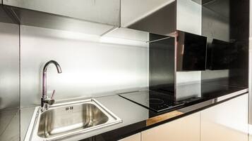 Réfrigérateur, plaque de cuisson, cafetiÚre/bouilloire