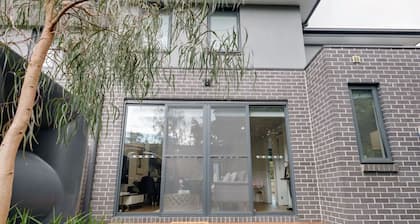 StayAU Stylish Spacious 4BR Home Ringwood