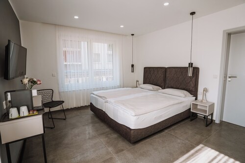 Mey Boardinghouse 