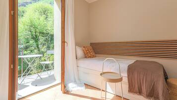 Apartment, Lake View | 3 bedrooms, premium bedding, down duvets, iron/ironing board