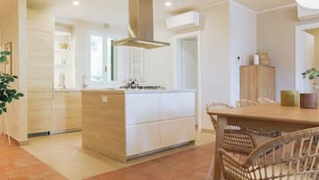 Apartment, Lake View | 3 bedrooms, premium bedding, down comforters, iron/ironing board