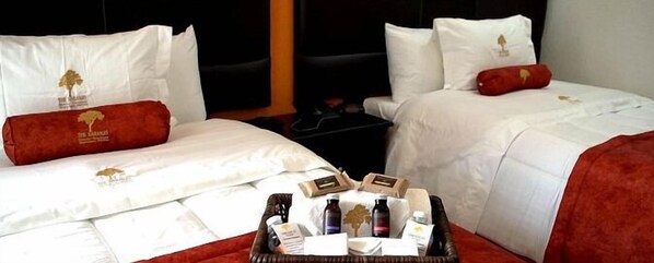 Bureau, fer et planche à repasser