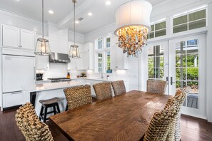 Dining - Expansive Private Outdoor Spaces, LSV (Golf Cart), Bikes, and 3 Min. to Camp Wat (Santa Rosa Beach)