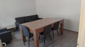 Interior - L'appart des Sotrés Avec Terrain Clôturé et Table de Billard et Ping Pong (SAINT-DIE-DES-VOSGES)