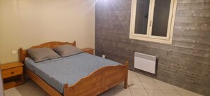 3 chambres, fer et planche à repasser, Wi-Fi gratuit, draps fournis