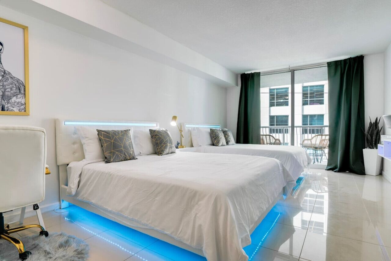 Bureau, fer et planche à repasser, Wi-Fi gratuit, draps fournis