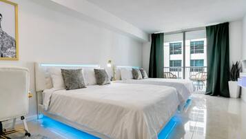 Bureau, fer et planche à repasser, Wi-Fi gratuit, draps fournis